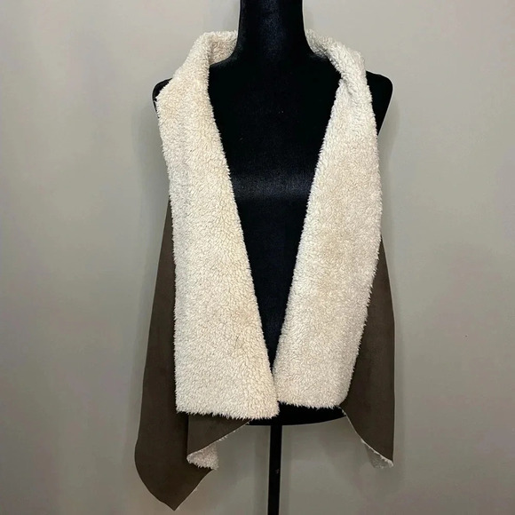 JouJou Brown and Cream Faux Shearling Vest - Picture 1 of 10